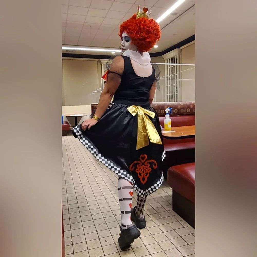 The Queen of Hearts/ The Red Queen Women’s Costume - Picture 11 of 14